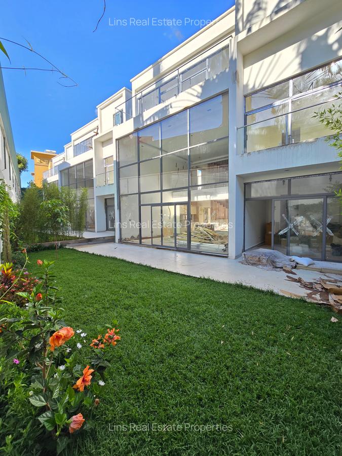 5 Bed Townhouse with En Suite in Lavington - 1