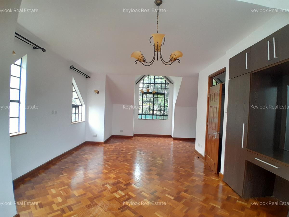 4 Bed Townhouse with En Suite at Lavington - 12