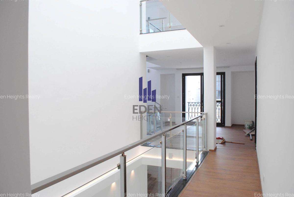 5 Bed Townhouse with En Suite in Spring Valley - 6