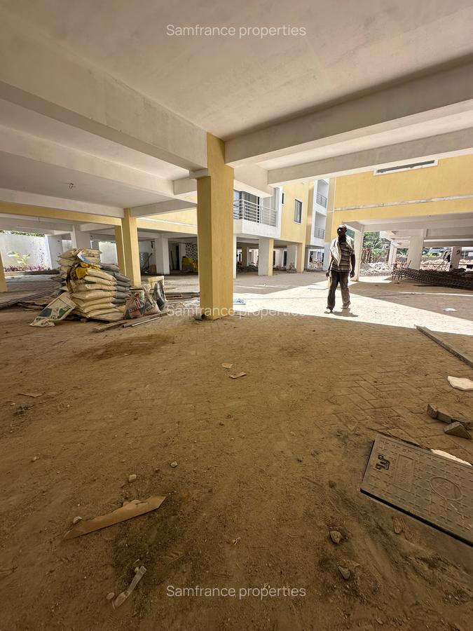 Serviced 1 Bed Apartment with En Suite at 1St Avanue - 12