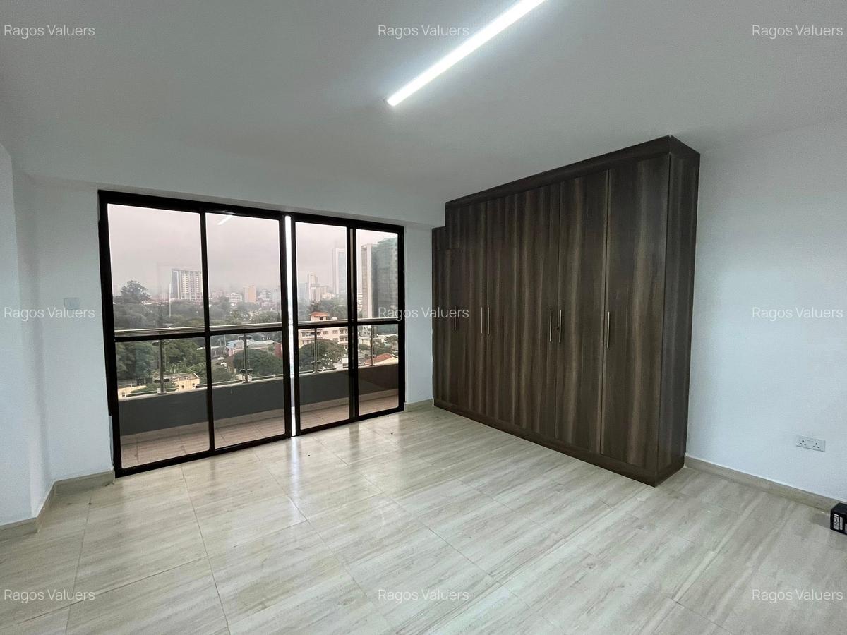 3 Bed Apartment with En Suite at Parklands Road - 10