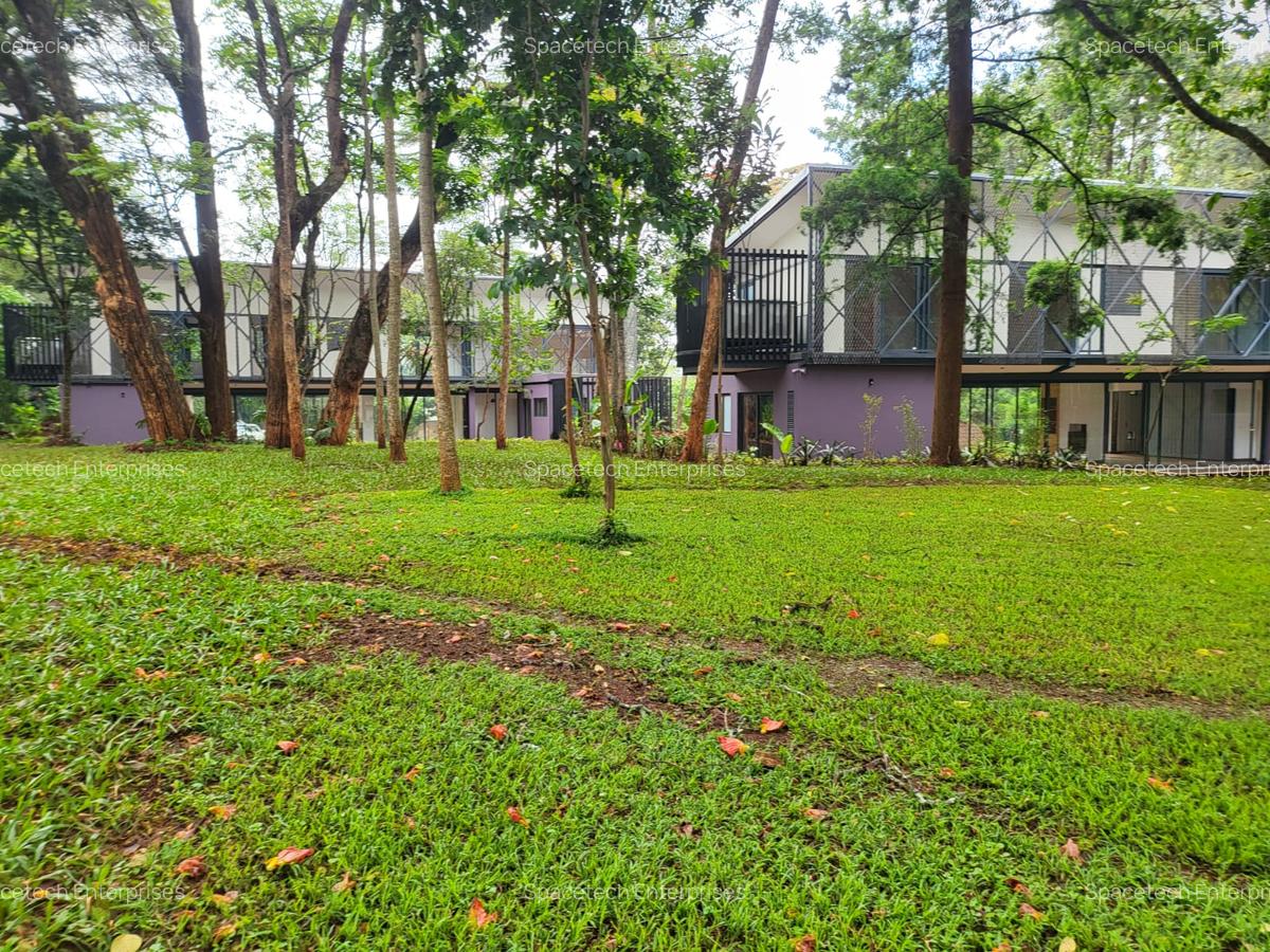 4 Bed Townhouse with En Suite in Lake View - 2
