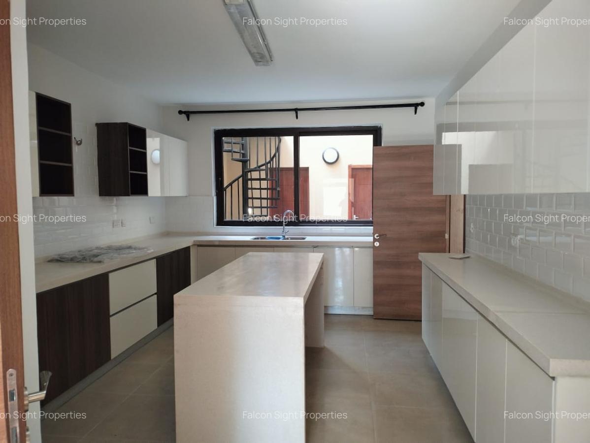 5 Bed Townhouse with Walk In Closet in Lavington - 8