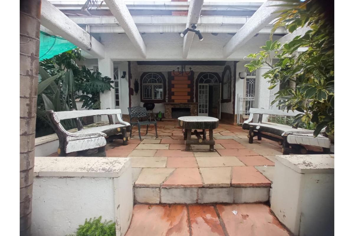 1 Bed House with En Suite in Lavington - 3