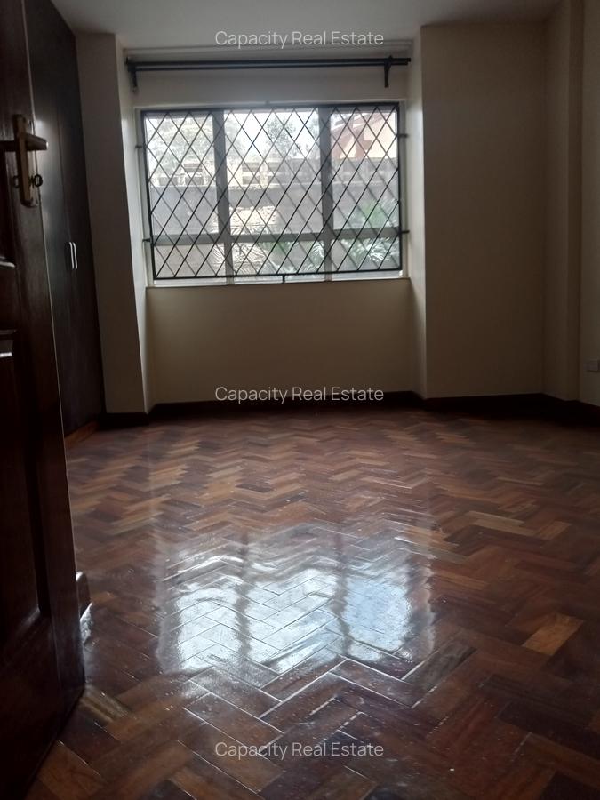 3 Bed Apartment with En Suite in Parklands - 12