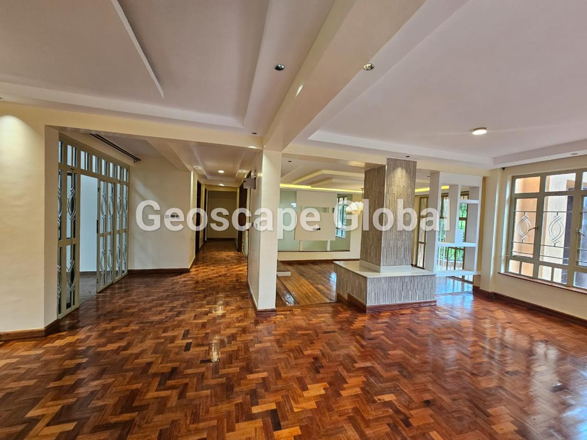 3 Bed Apartment with En Suite in Nyari - 12
