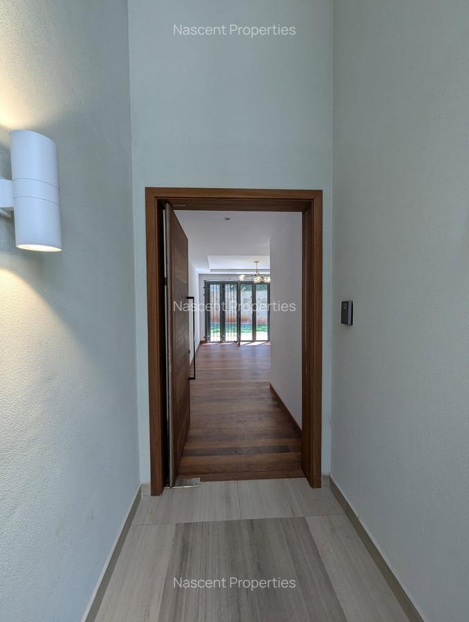 4 Bed Apartment with En Suite at Rosslyn - 5