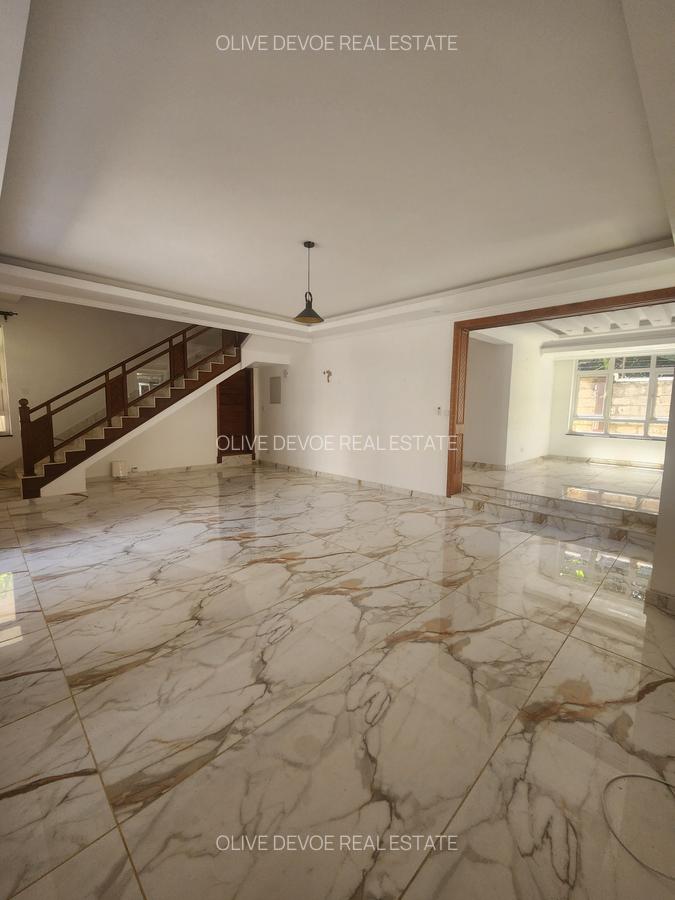 5 Bed Townhouse with En Suite in Lavington - 12