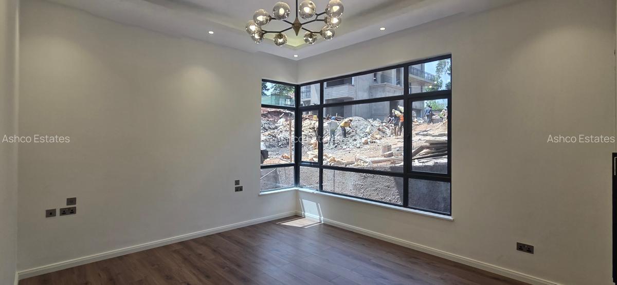 6 Bed Villa with En Suite in Lavington - 2