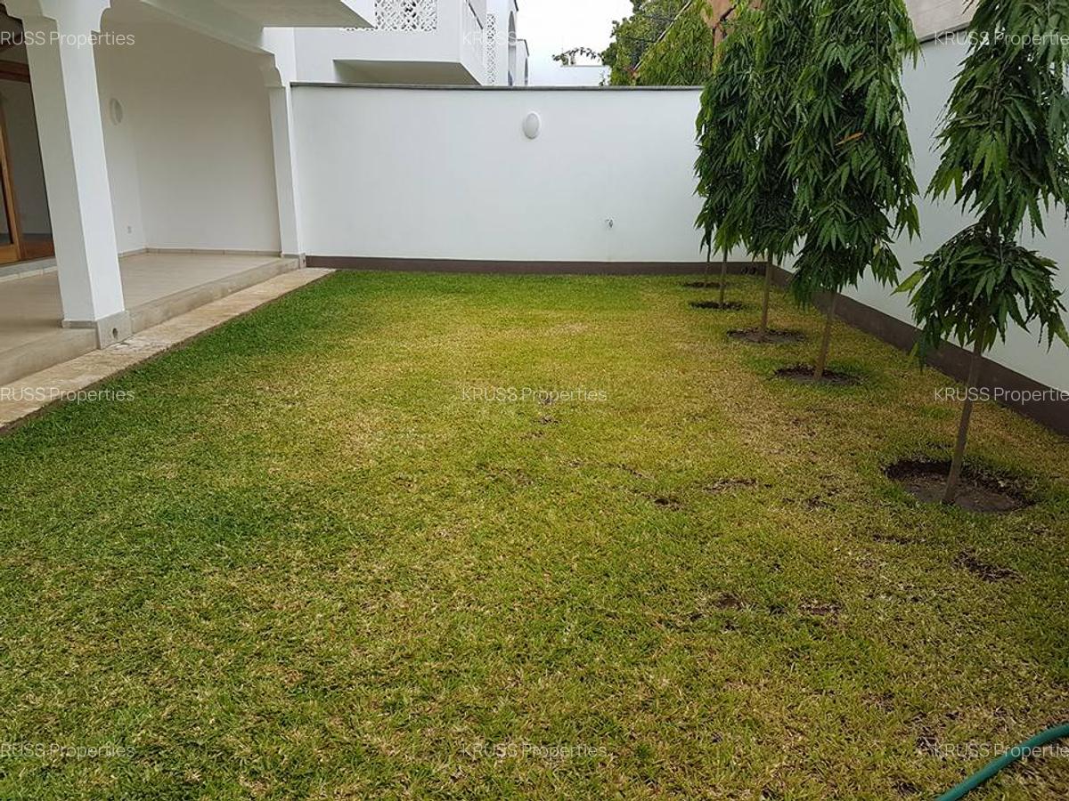 4 Bed Villa with En Suite at Hr2353 - 9