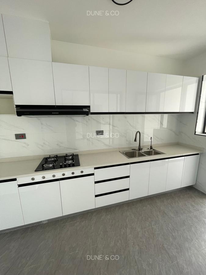 2 Bed Apartment with En Suite in Lavington - 6