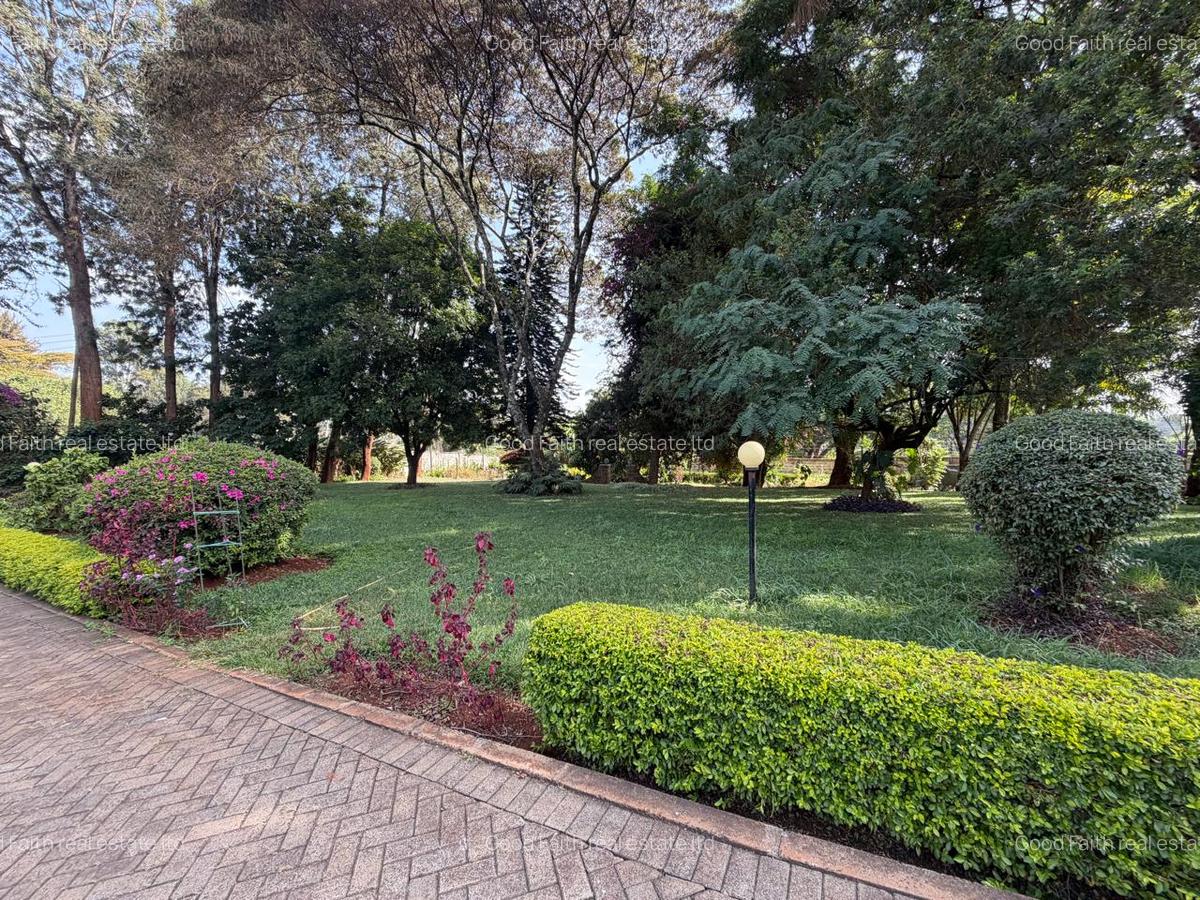 6 Bed House with En Suite in Runda - 11