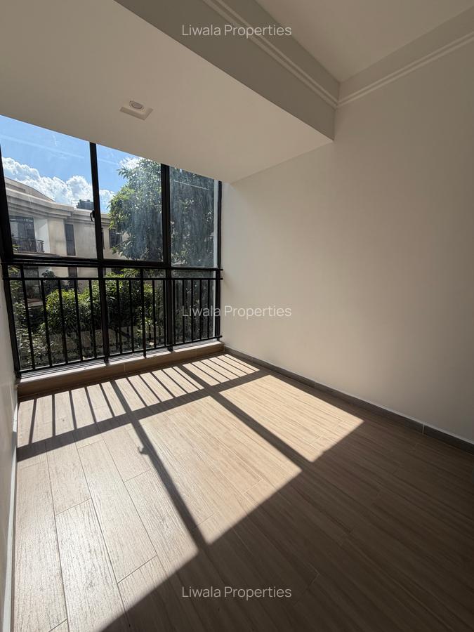 1 Bed Apartment with Swimming Pool in Riverside - 2