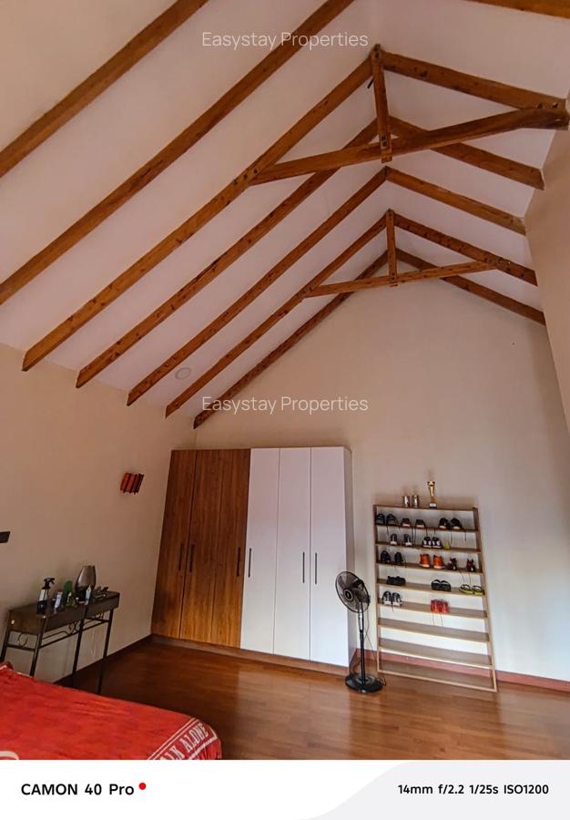 4 Bed House with En Suite in Ridgeways - 14