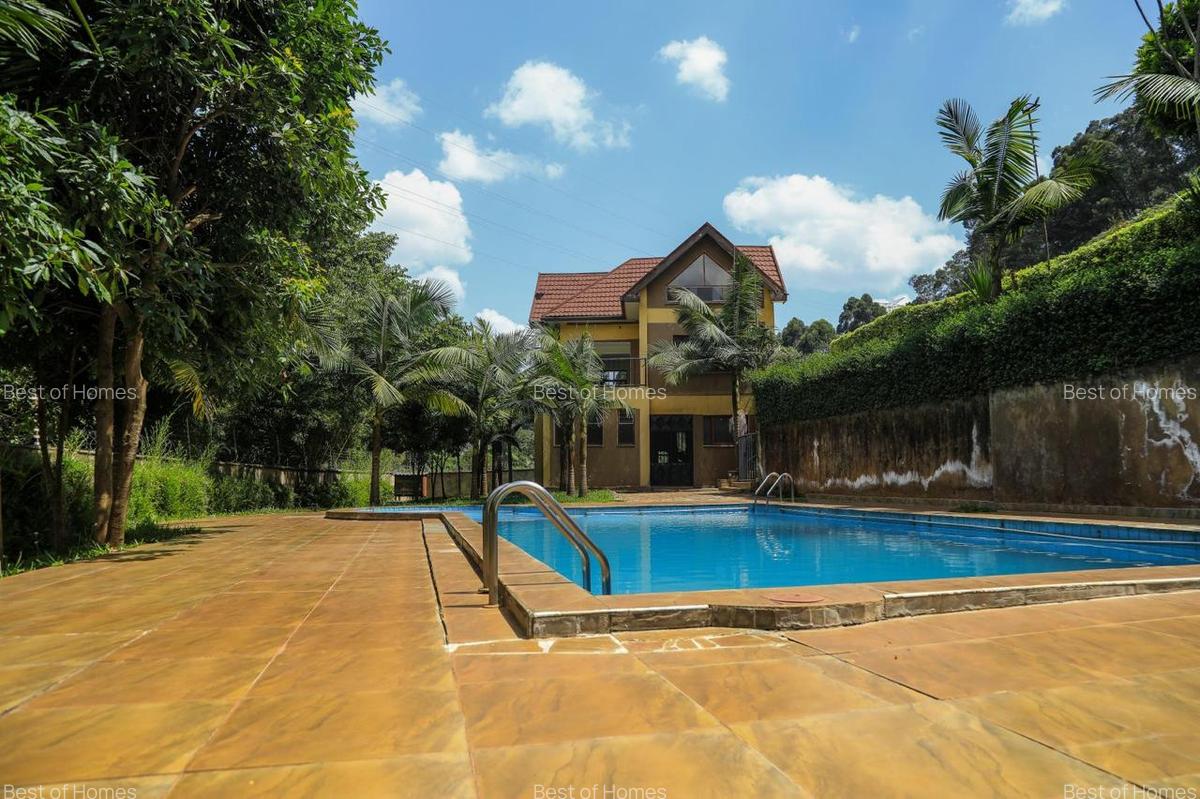 4 Bed Villa with En Suite in Redhill - 15