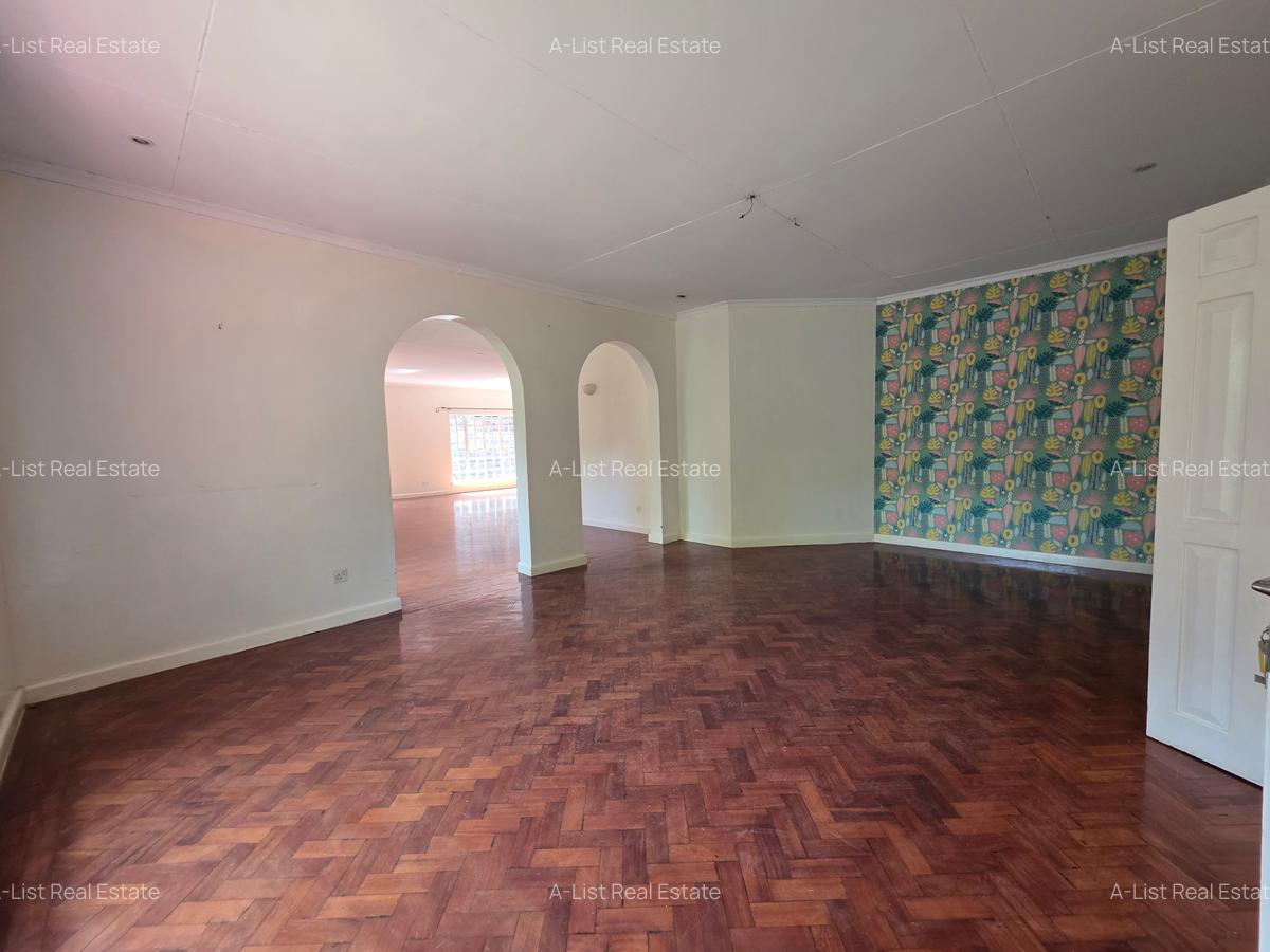 4 Bed House with En Suite at Lavington - 11