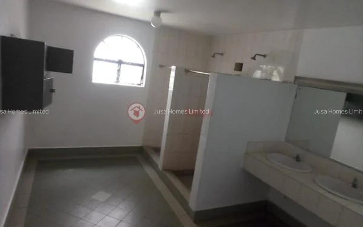 5 Bed House with En Suite in Riverside - 10