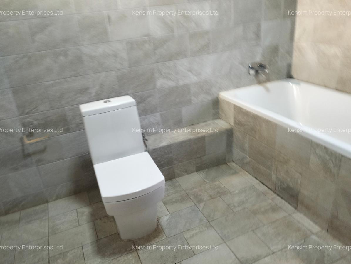 4 Bed House with En Suite in Lavington - 2