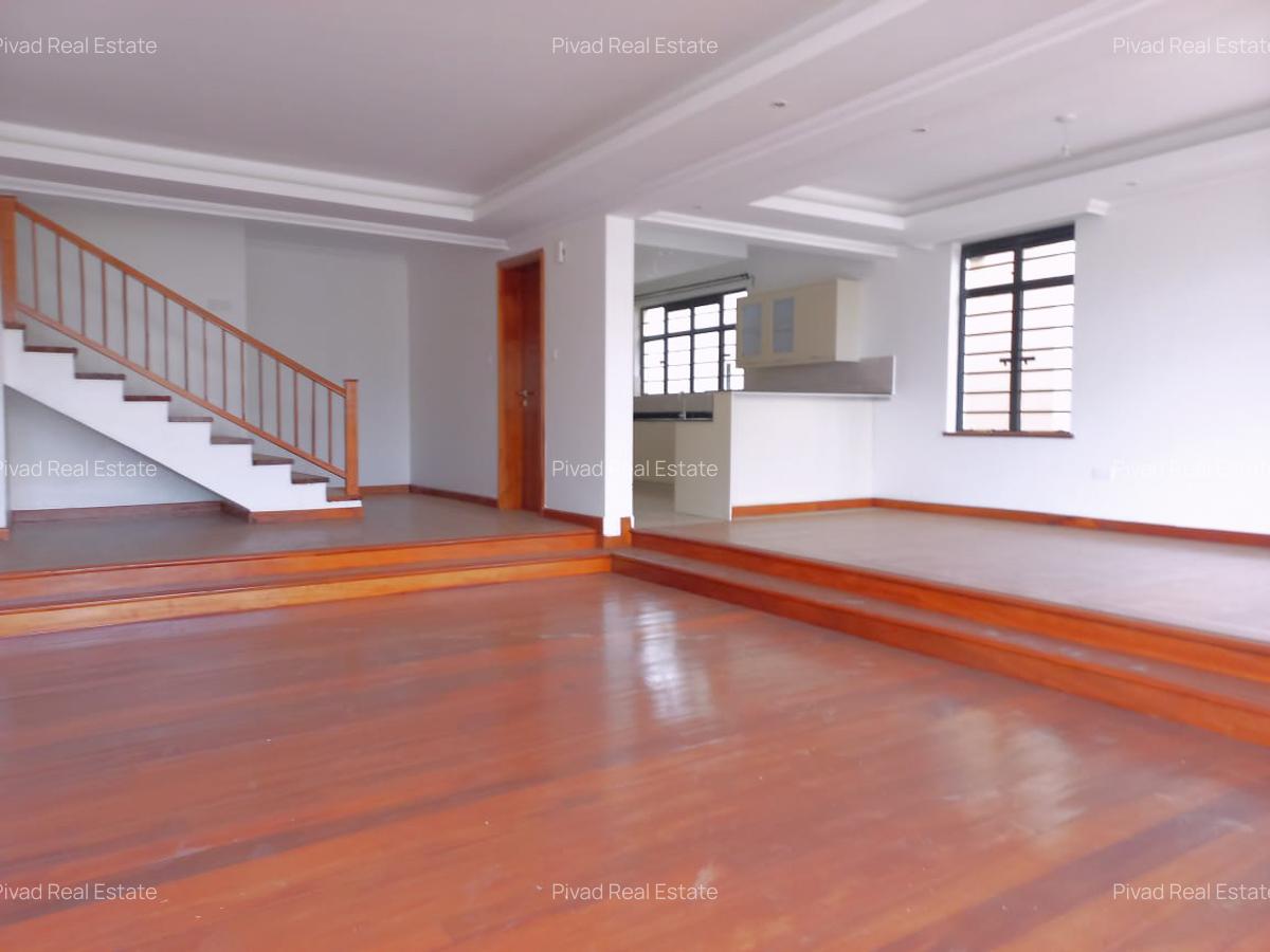 4 Bed Townhouse with Garden in Membley - 5