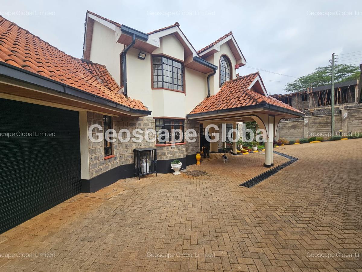 5 Bed House with En Suite in Runda - 2