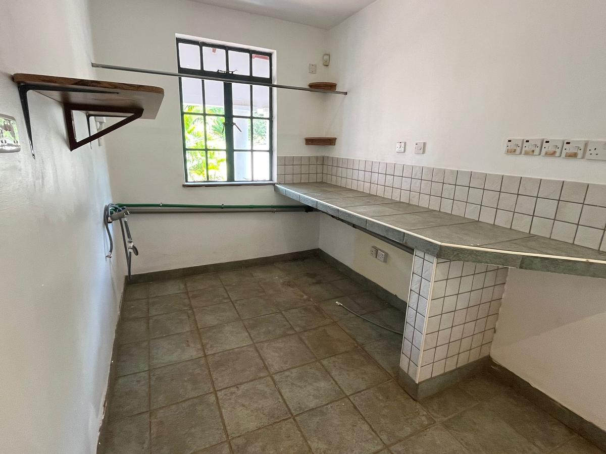 4 Bed Villa with En Suite at Muthaiga - 20