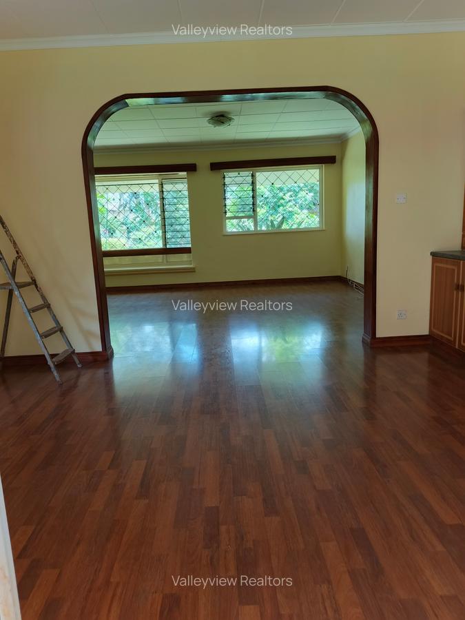 5 Bed House with En Suite at Lavington - 7