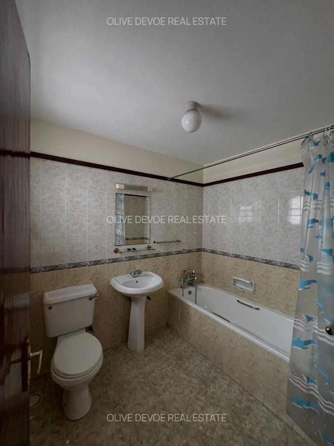 4 Bed Townhouse with En Suite in Spring Valley - 3