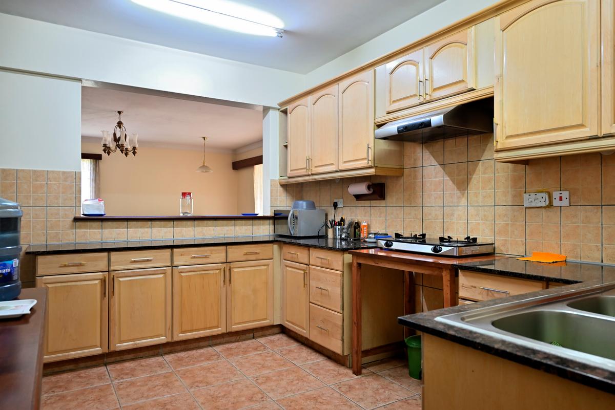 3 Bed Apartment with Swimming Pool in Parklands - 5