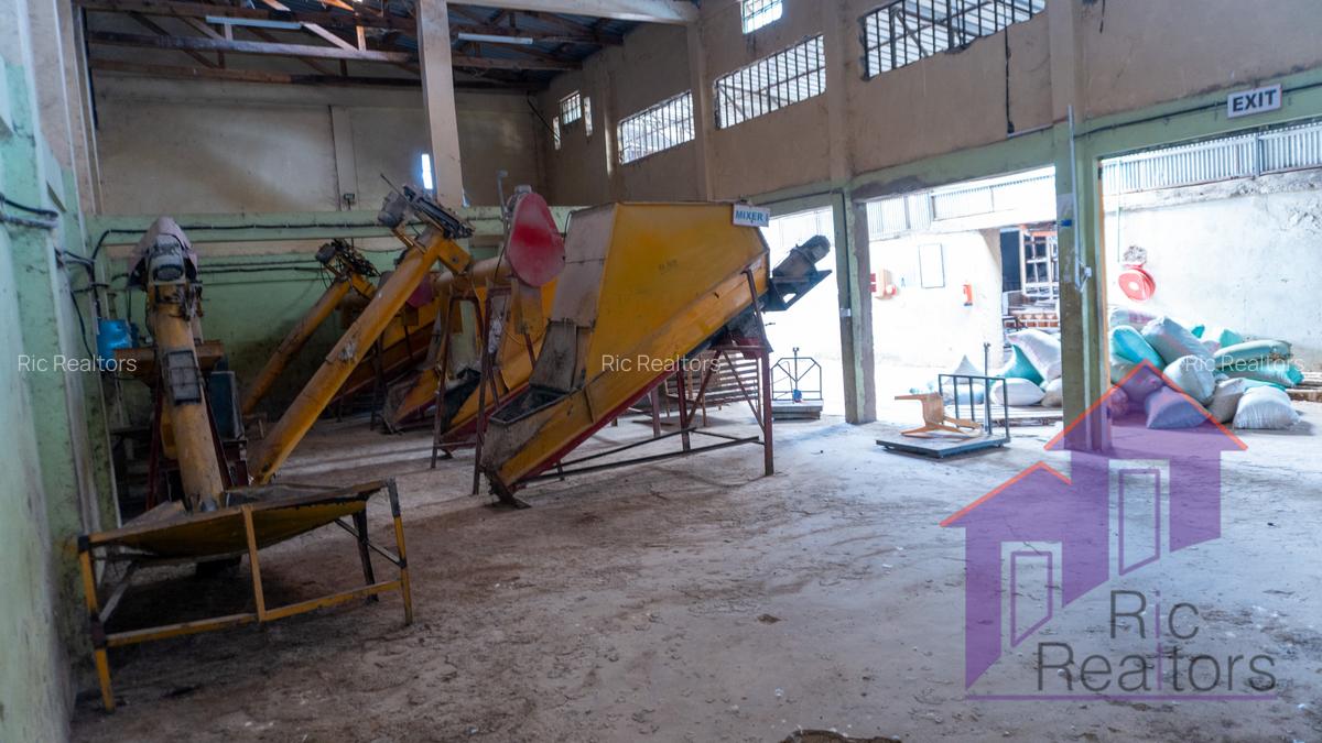 10,000 ft² Warehouse at Maragua Town - 17