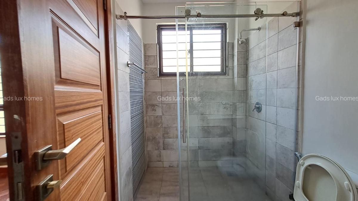 5 Bed Townhouse with En Suite at Lavington - 9