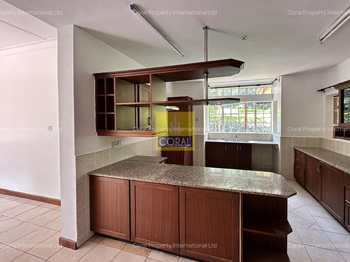 5 Bed House in Rosslyn - 6