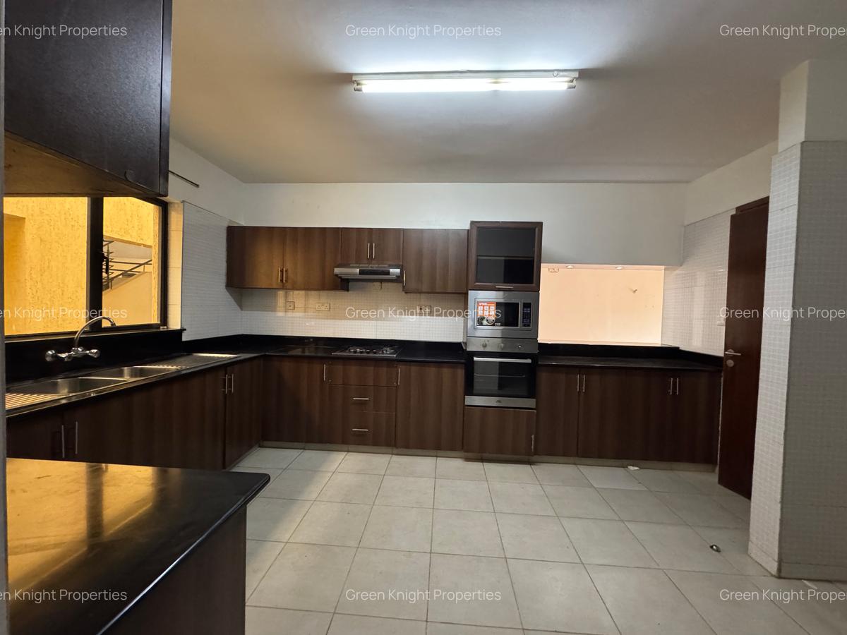Serviced 3 Bed Apartment with En Suite in Kilimani - 11