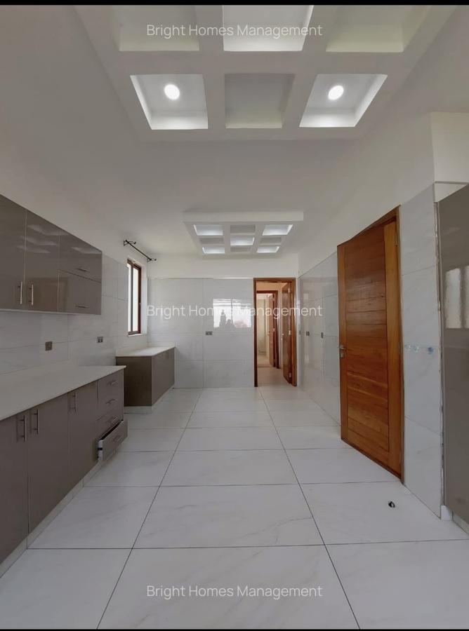 5 Bed Townhouse with En Suite in Lavington - 8