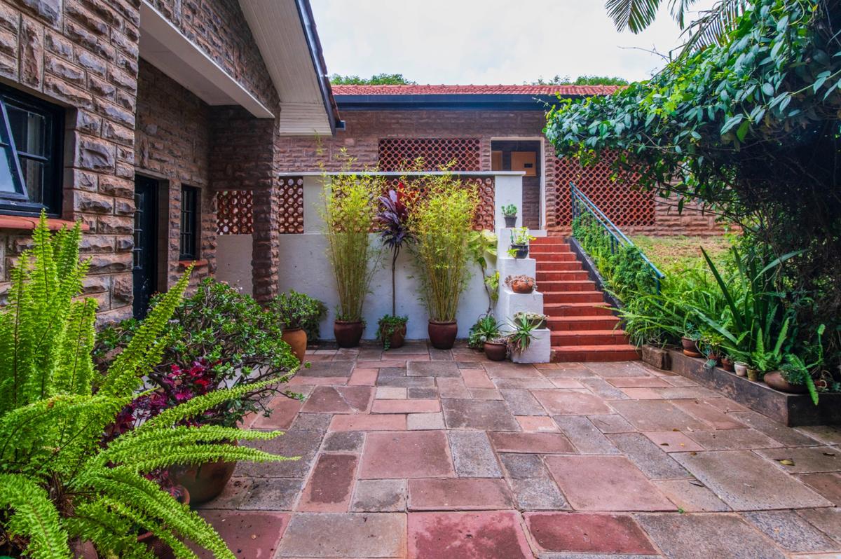 4 Bed House with En Suite in Runda - 17