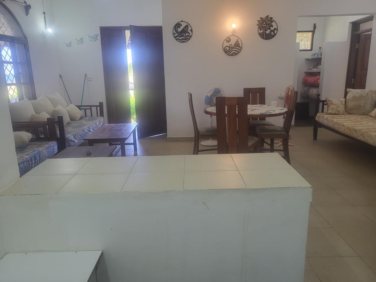 2 Bed House with Swimming Pool in Malindi - 9