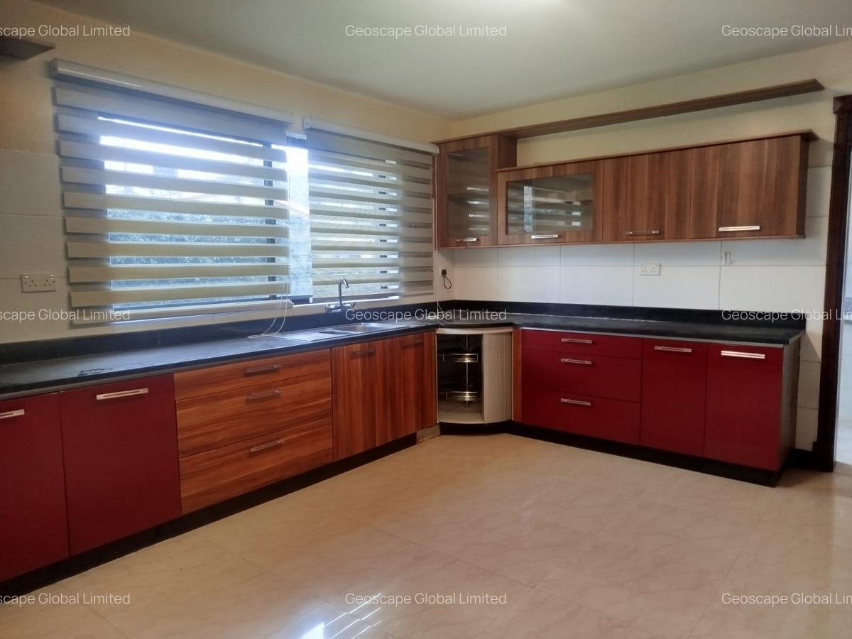 5 Bed House with En Suite in Kyuna - 12