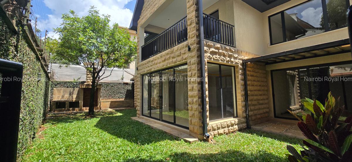 6 Bed Townhouse with En Suite at Lavington Green - 3