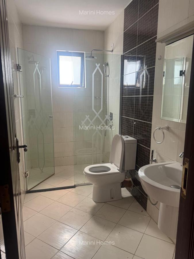 5 Bed Townhouse with En Suite in Brookside - 8