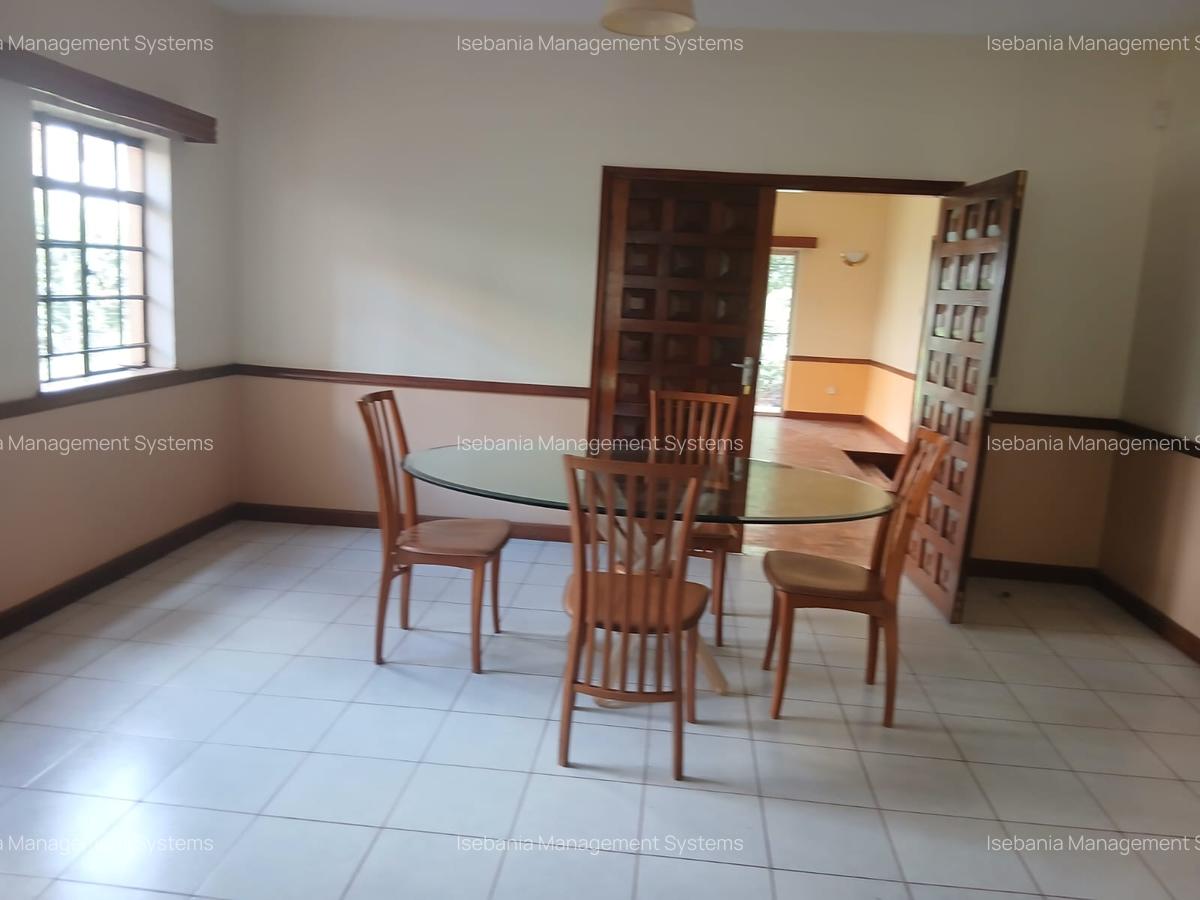 5 Bed House with En Suite at - 11