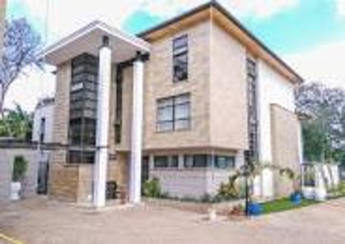 5 Bed Townhouse with En Suite in Lavington - 1