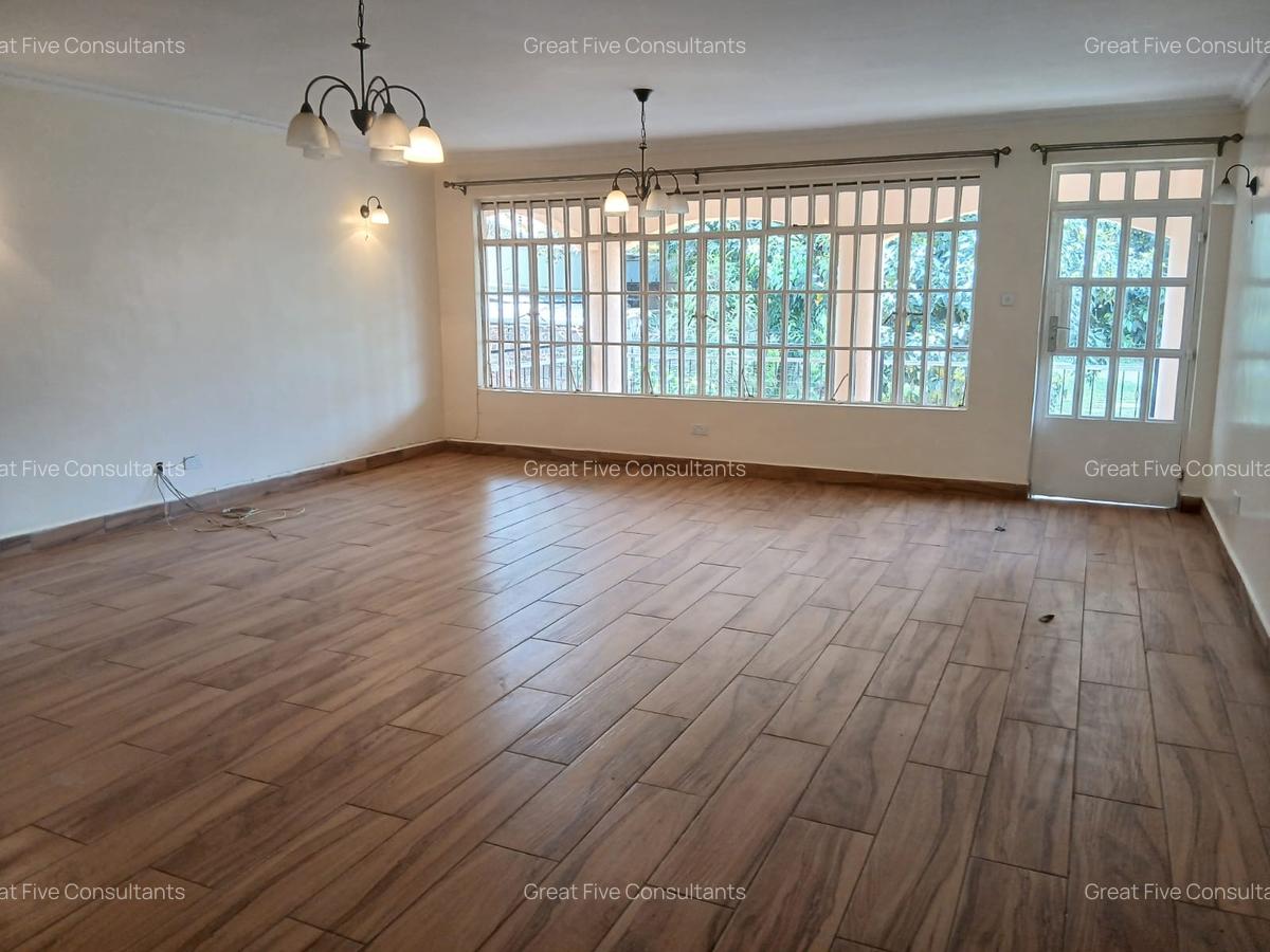 4 Bed Villa with En Suite in Rosslyn - 6