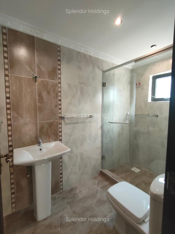 5 Bed Townhouse with En Suite in Lavington - 6