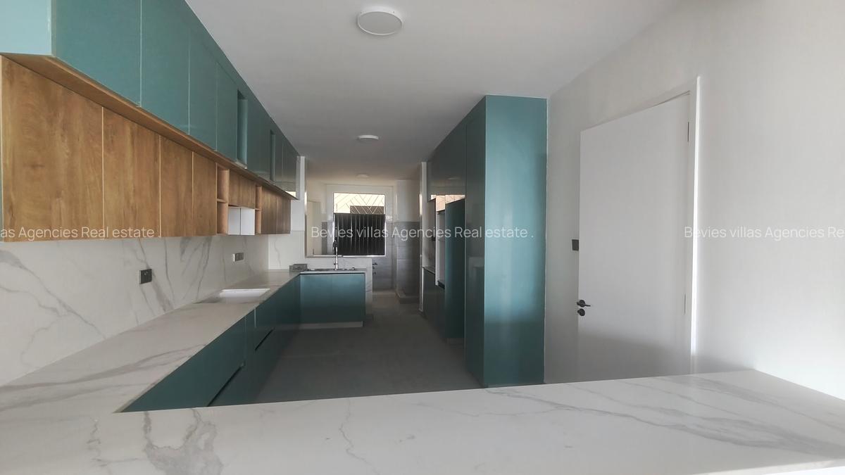 4 Bed Apartment with En Suite at Parklands - 17