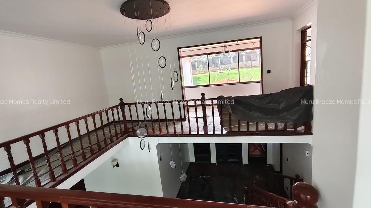 5 Bed House with En Suite in Ridgeways - 17