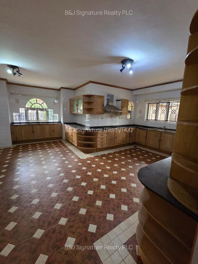 4 Bed Townhouse with En Suite in Hill View - 6