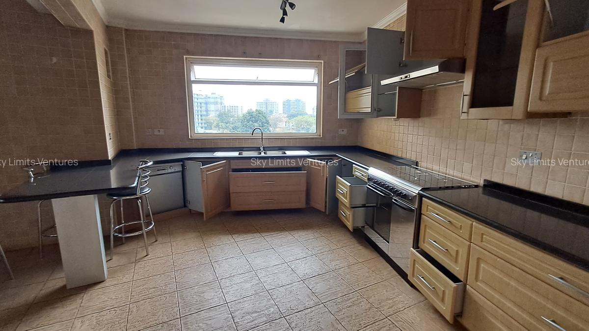 4 Bed Townhouse with En Suite at Lavington - 15