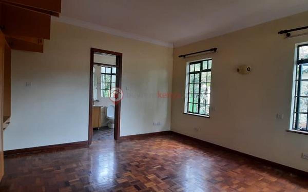 4 Bed Townhouse with En Suite at Lavington - 14