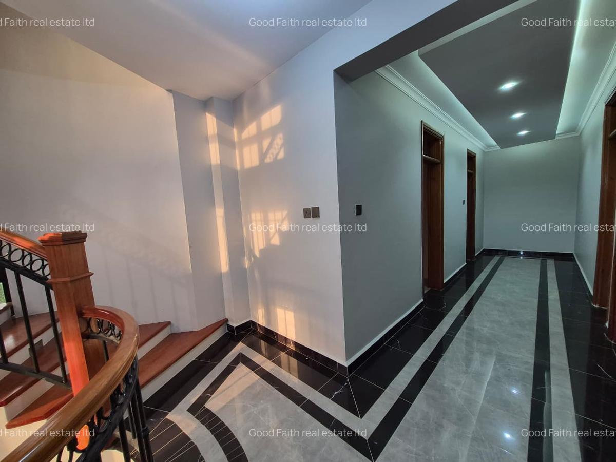 5 Bed House with En Suite in Runda - 11