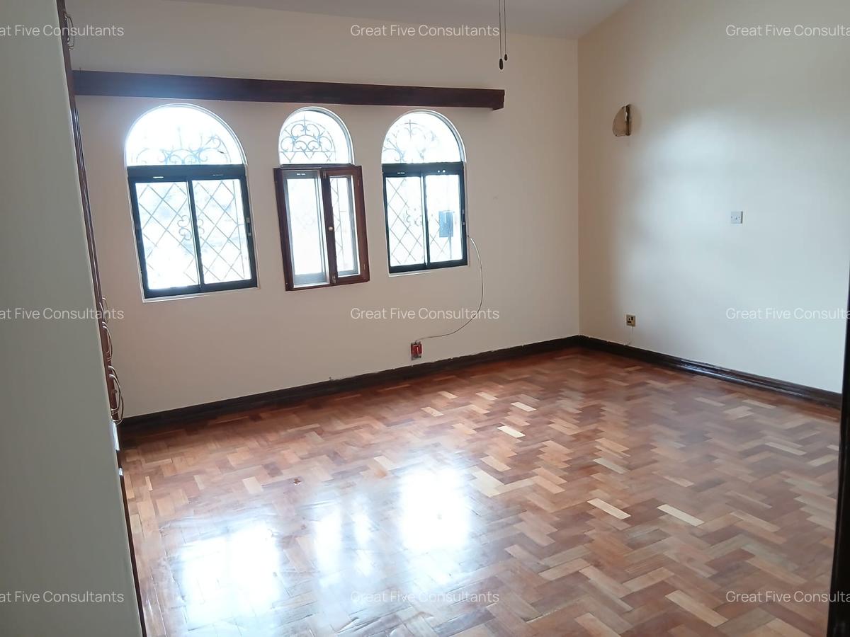 5 Bed Villa with En Suite in Gigiri - 13