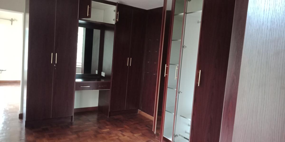 5 Bed Townhouse with En Suite in Lavington - 2